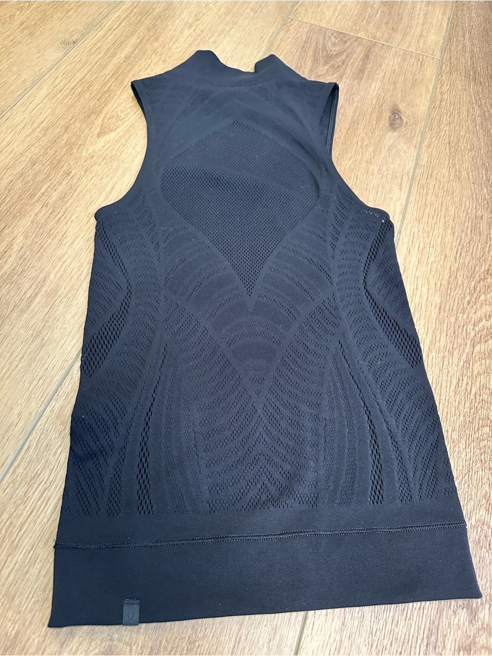 Lululemon “oxygen” mock neck sheer fishnet back athletic tank size 4